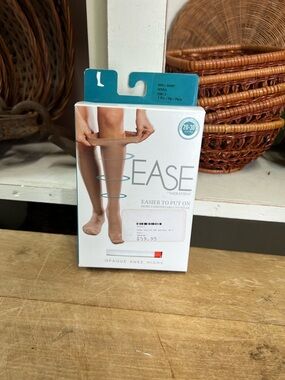 Ease by therafirm compression socks
Small short natural